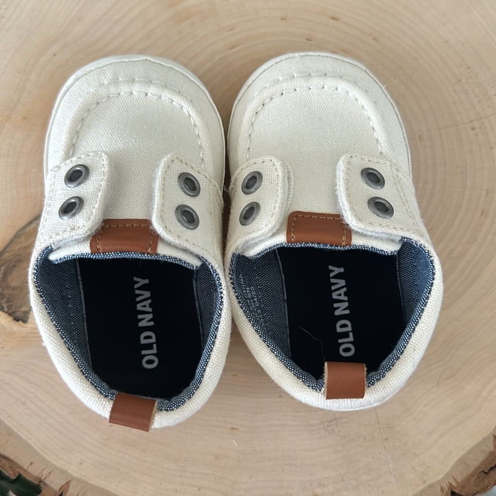 (5for$12) Old Navy Cream Baby Boat Shoe size 6-12m - Picture 3 of 4